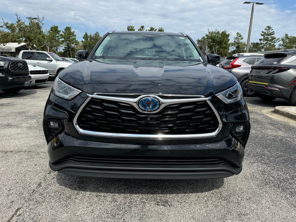 Used 2023 Toyota Highlander Limited with VIN 5TDXBRCH7PS584709 for sale in Saint Augustine, FL