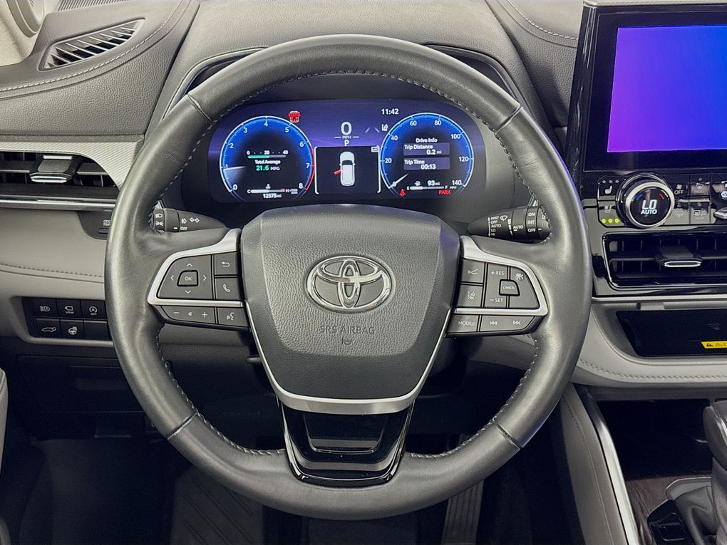 Used 2024 Toyota Highlander SUV