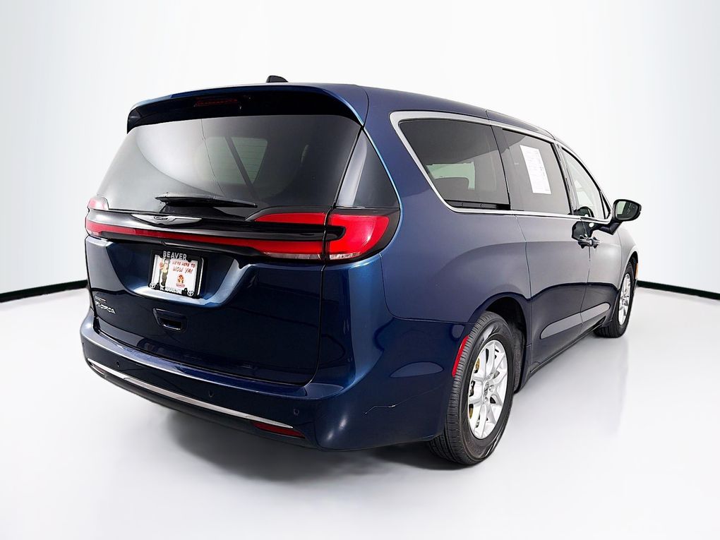 Used 2023 Chrysler Pacifica Van