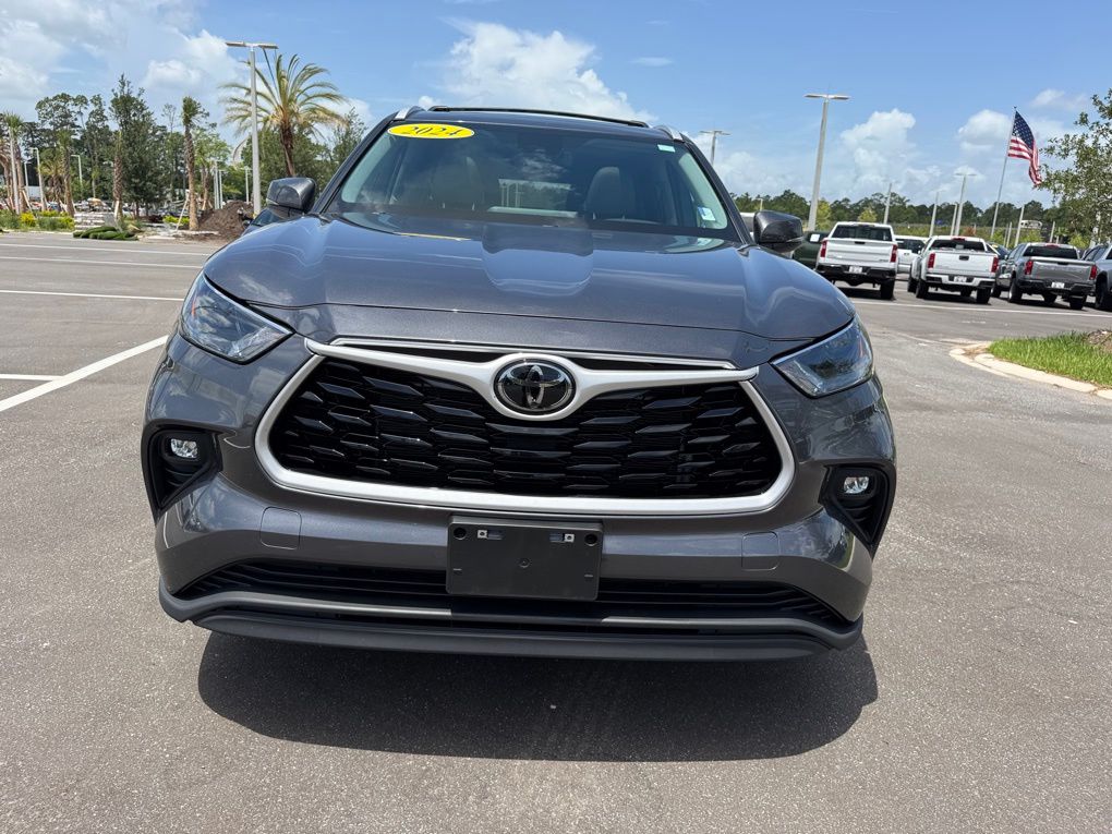 Used 2024 Toyota Highlander XLE with VIN 5TDKDRBH4RS559307 for sale in Saint Augustine, FL