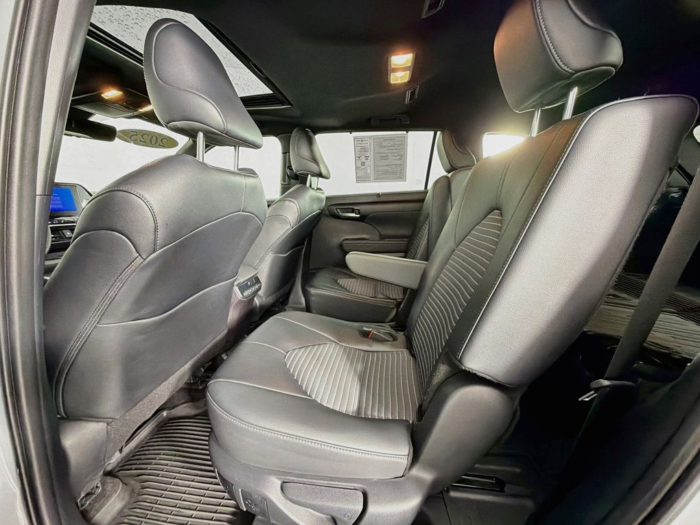 Used 2025 Toyota Highlander SUV