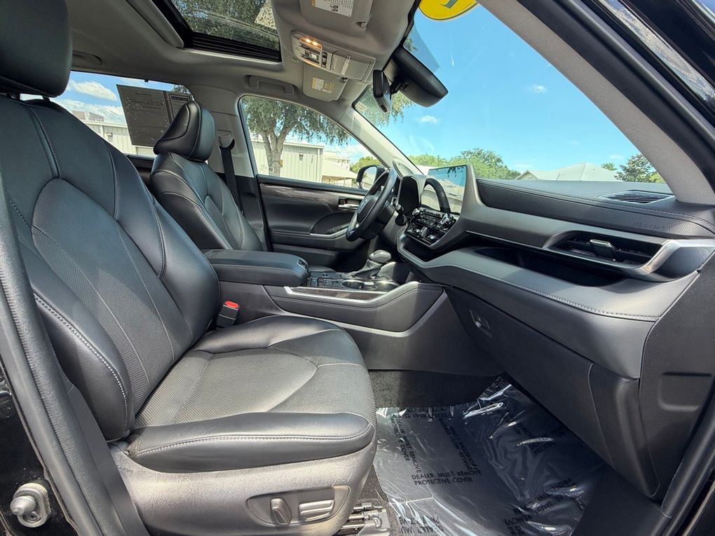 Used 2022 Toyota Highlander Hybrid SUV