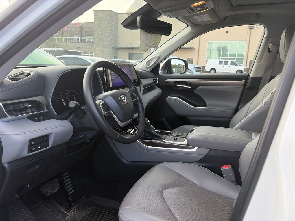 Used 2023 Toyota Highlander SUV