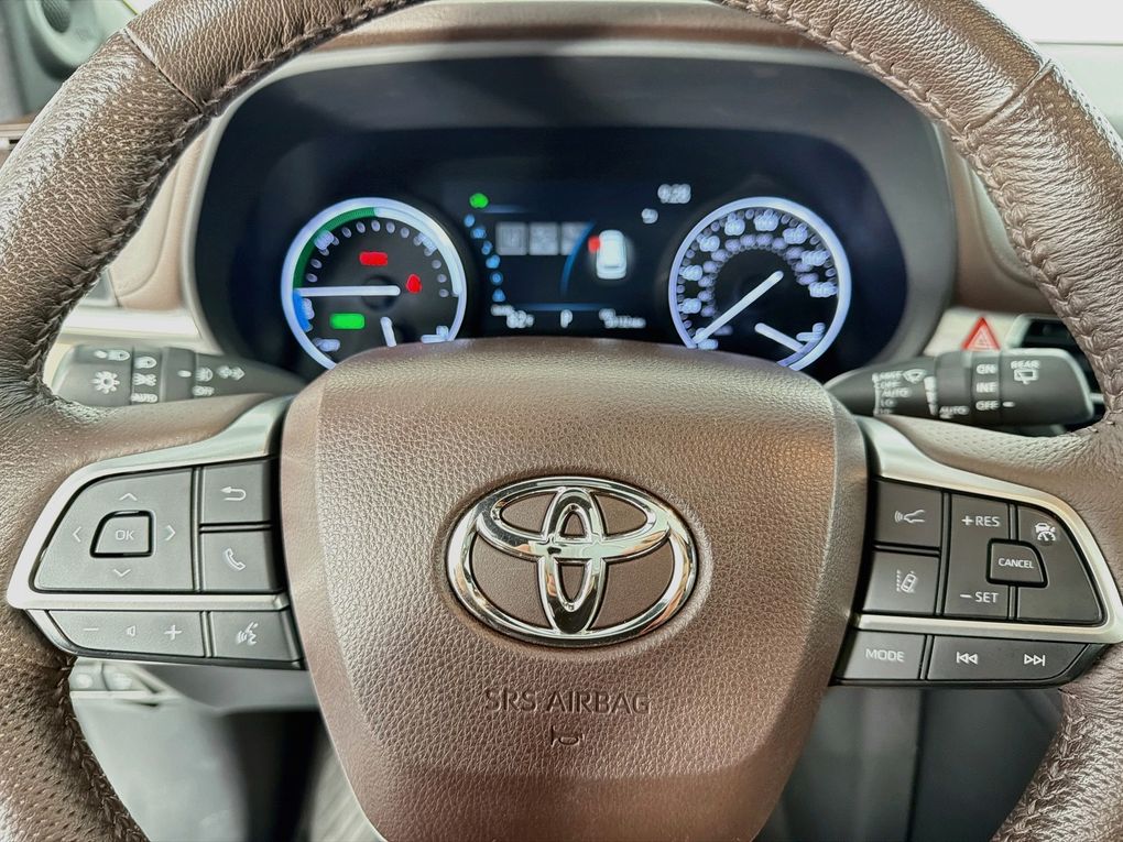 Used 2023 Toyota Sienna Van
