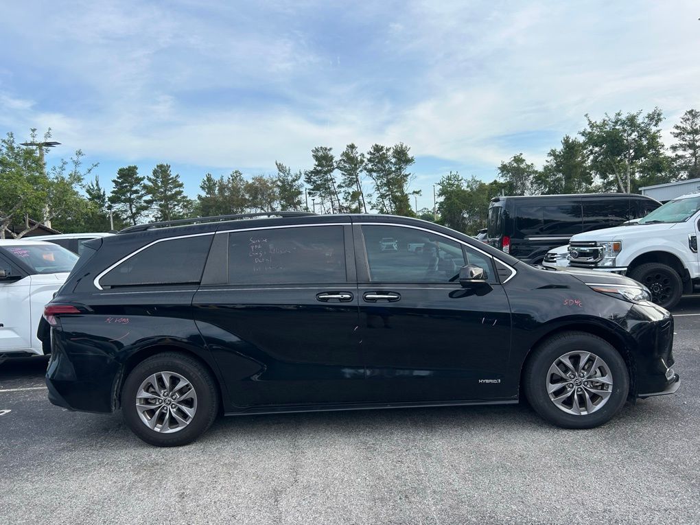 Used 2021 Toyota Sienna XLE with VIN 5TDYRKEC4MS038454 for sale in Saint Augustine, FL