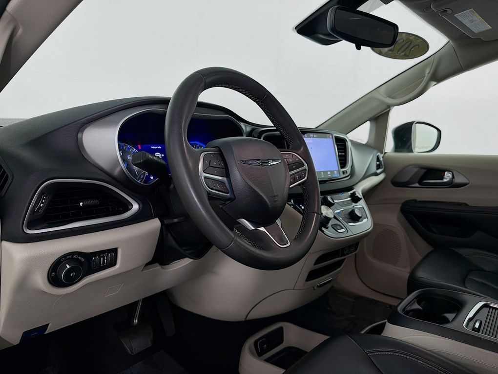 Used 2023 Chrysler Pacifica Van