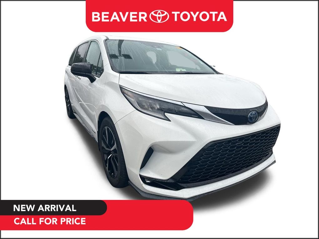2021 Toyota Sienna XSE 7-Passenger Hybrid AWD's photo