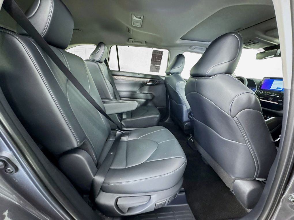 Used 2025 Toyota Highlander SUV