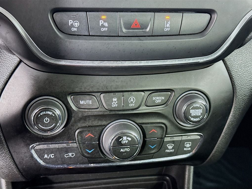 Used 2023 Jeep Cherokee SUV
