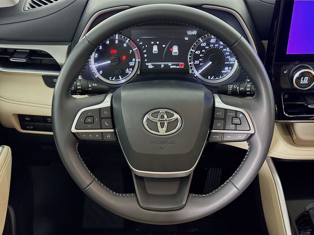 Used 2025 Toyota Highlander SUV