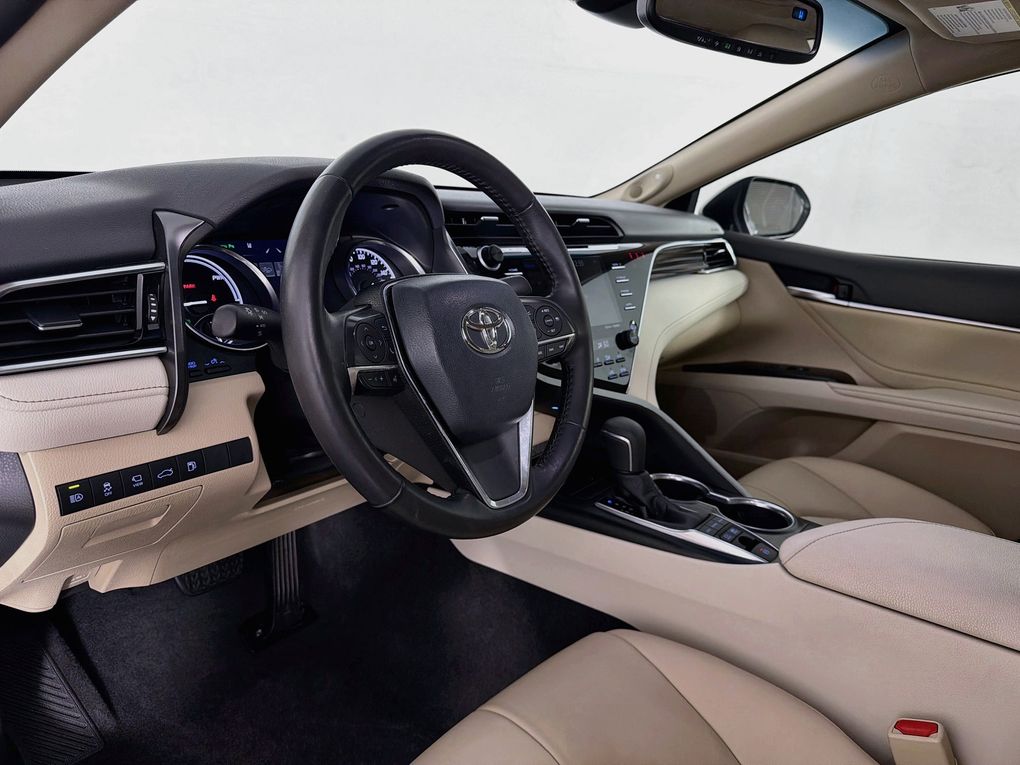 Used 2018 Toyota Camry Hybrid Sedan