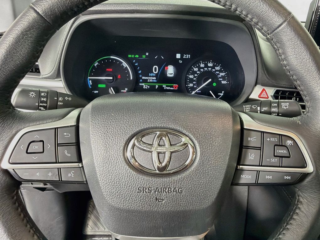 Used 2025 Toyota Sienna Van