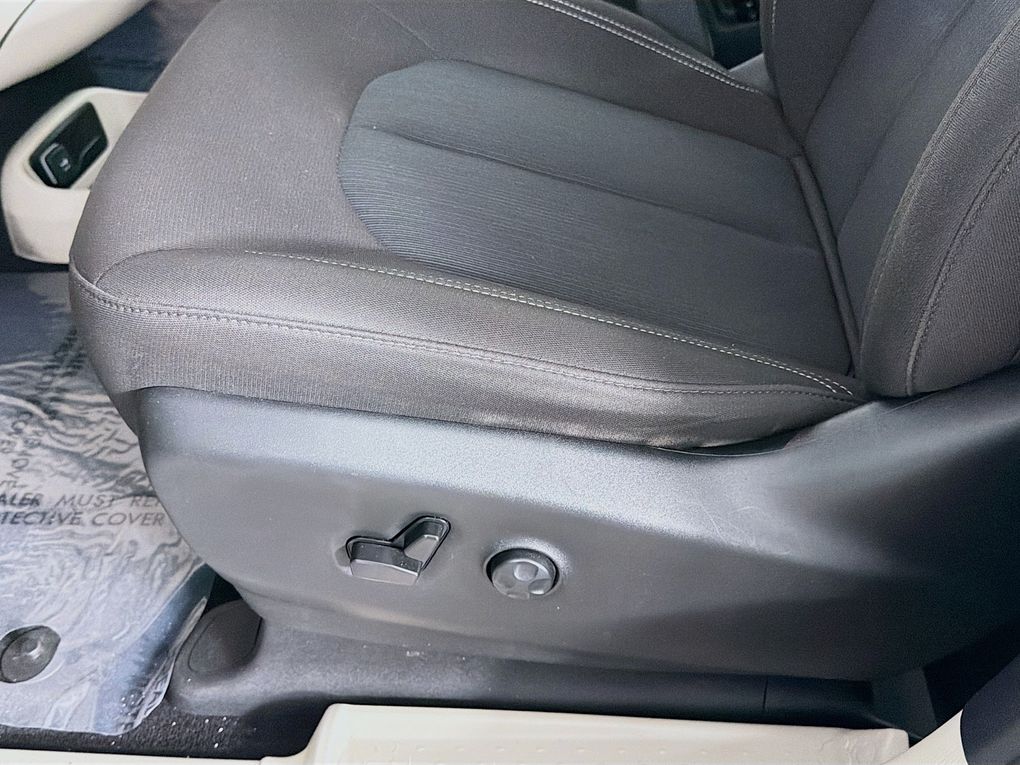 Used 2023 Chrysler Voyager Van