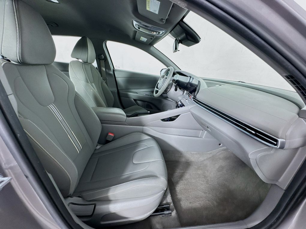 Used 2024 Hyundai Elantra Sedan