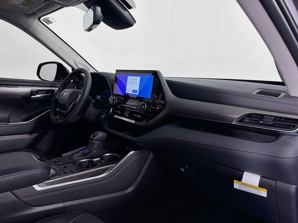 Used 2025 Toyota Highlander SUV