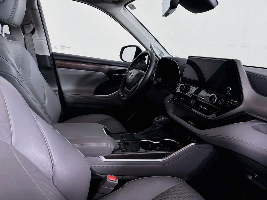 Used 2023 Toyota Highlander SUV