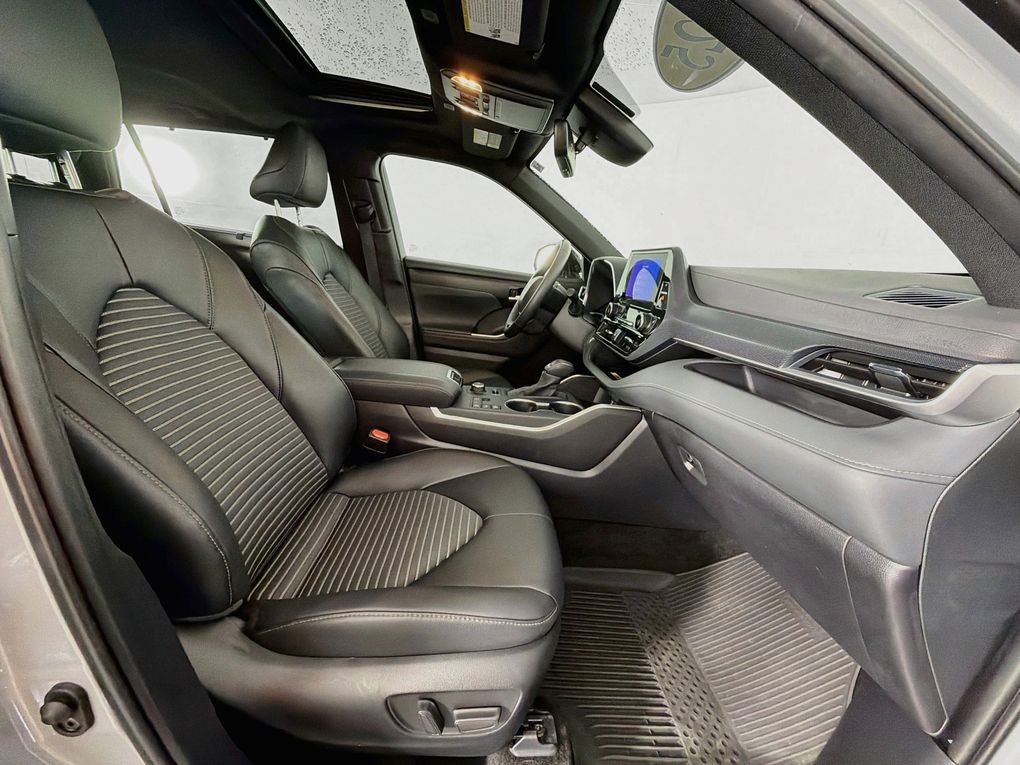 Used 2025 Toyota Highlander SUV