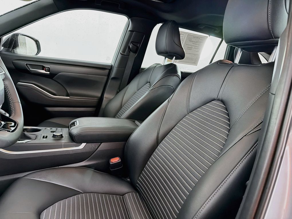 Used 2025 Toyota Highlander SUV