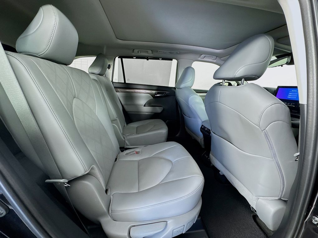 Used 2024 Toyota Highlander SUV
