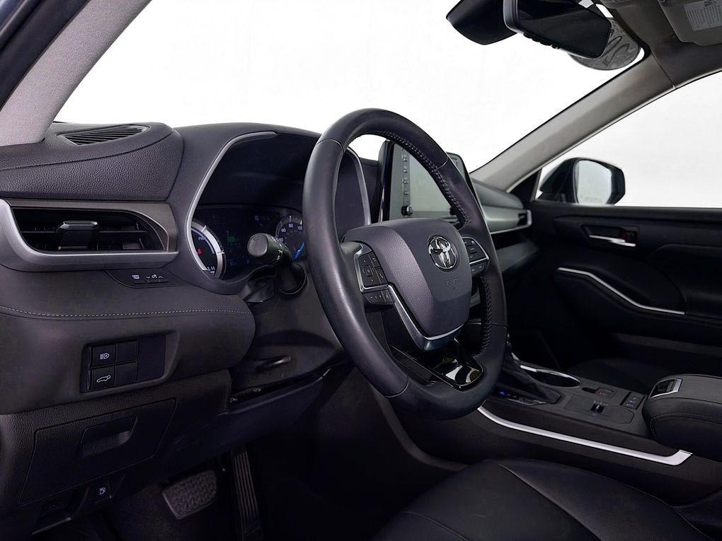 Used 2021 Toyota Highlander Hybrid SUV