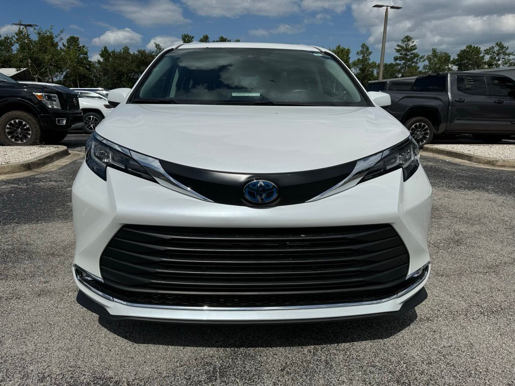 Used 2023 Toyota Sienna XLE with VIN 5TDYRKECXPS177749 for sale in Saint Augustine, FL