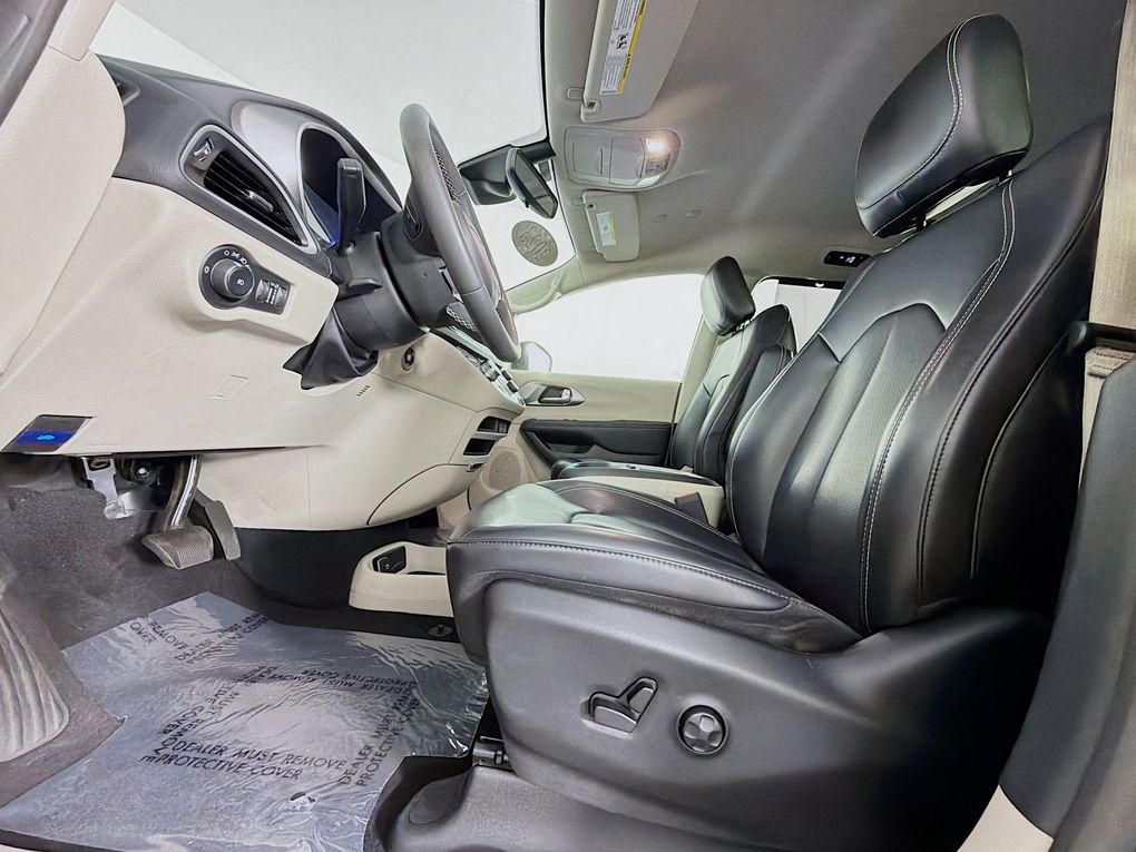 Used 2023 Chrysler Pacifica Van