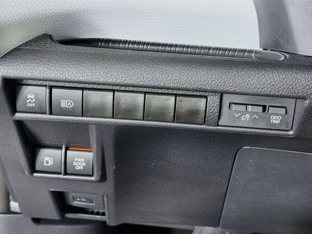 Used 2025 Toyota Sienna Van
