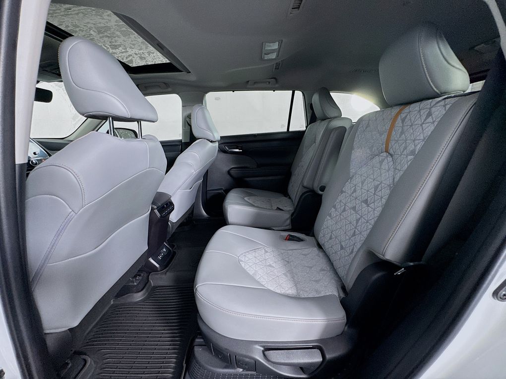 Used 2023 Toyota Highlander Hybrid SUV