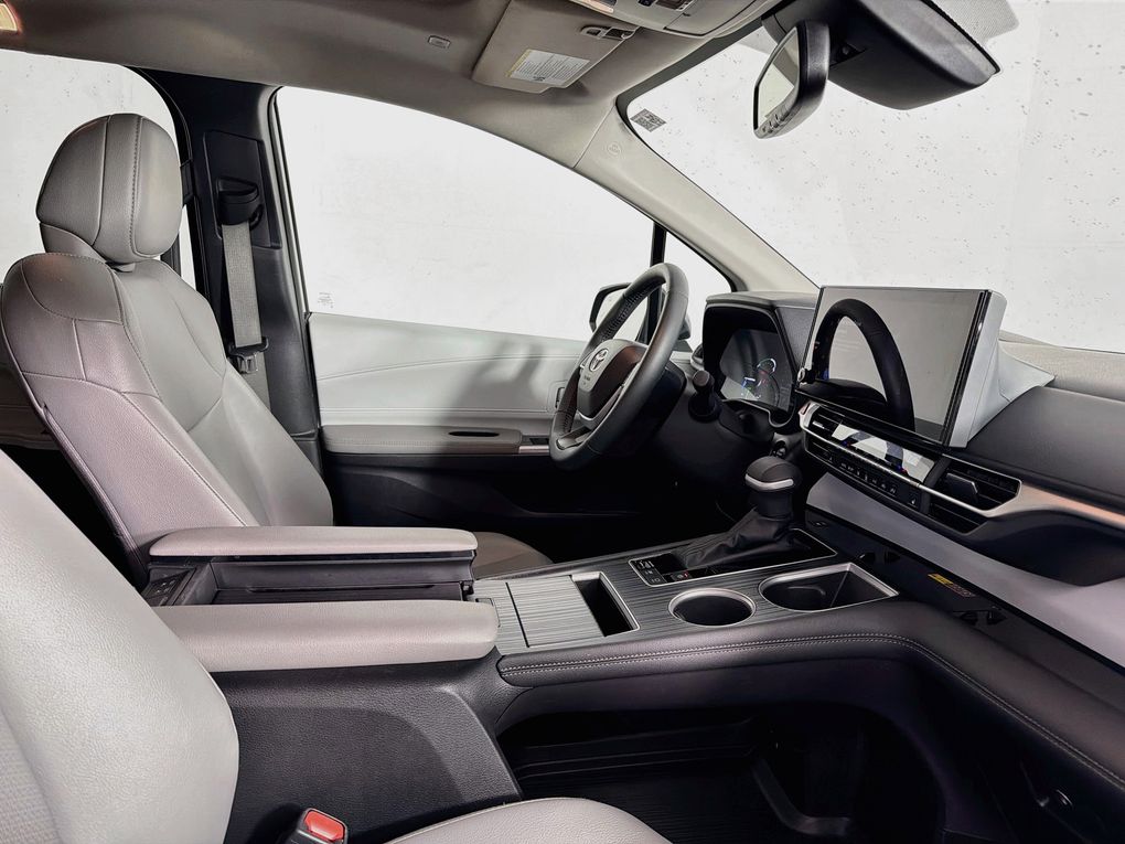 Used 2025 Toyota Sienna Van