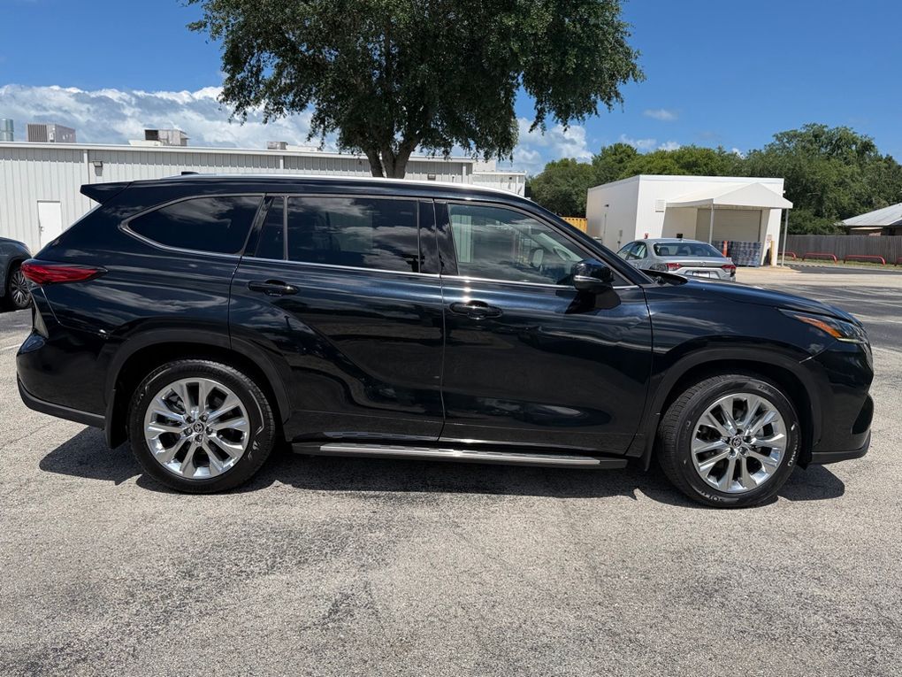 Used 2022 Toyota Highlander Hybrid SUV