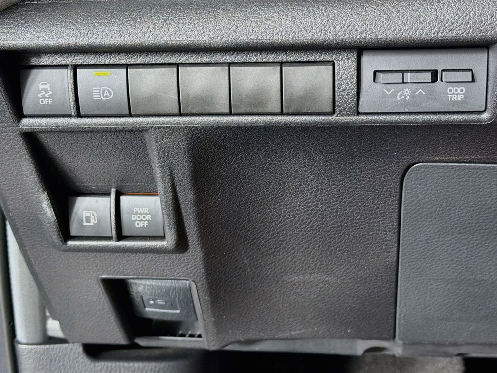 Used 2025 Toyota Sienna Van