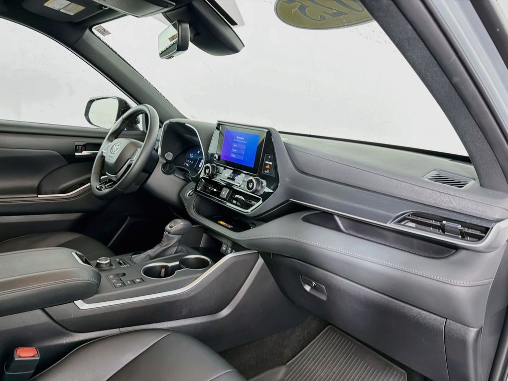 Used 2025 Toyota Highlander SUV