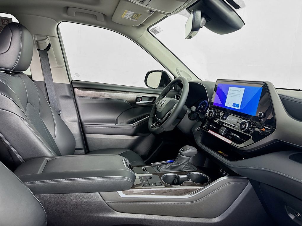 Used 2025 Toyota Highlander SUV