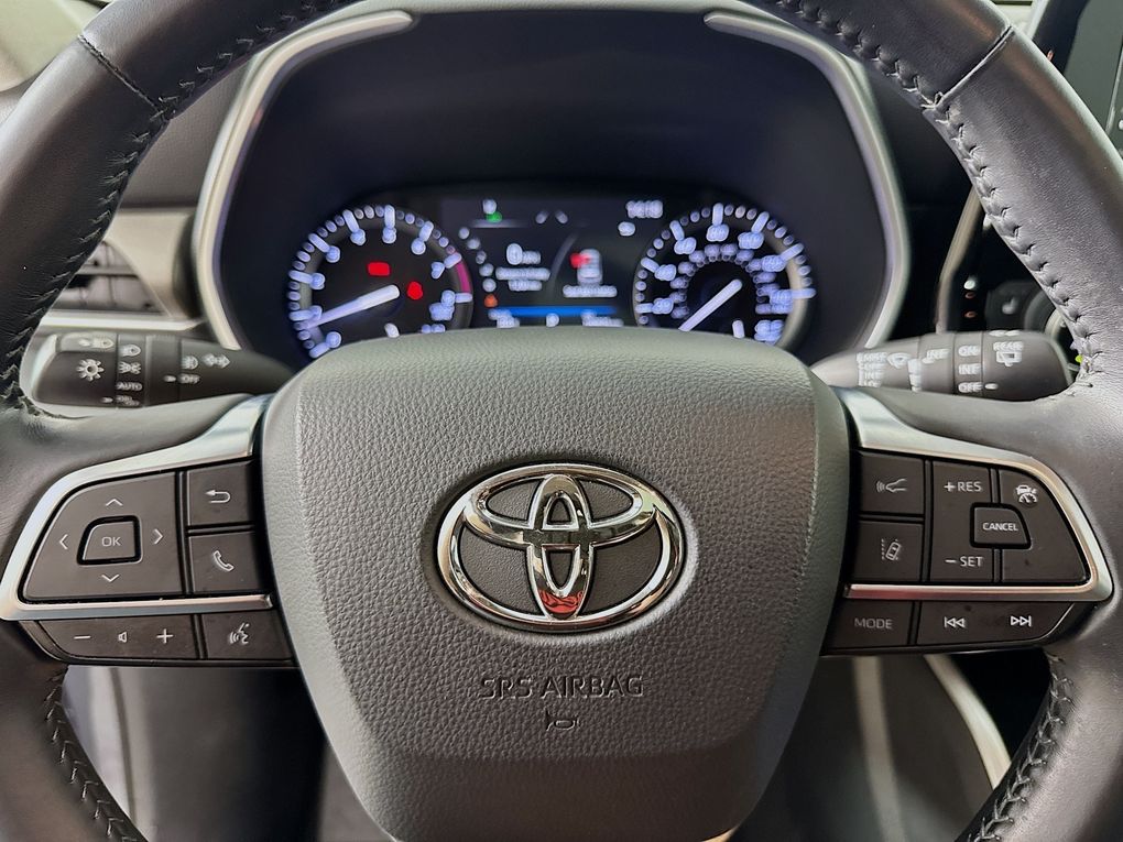 Used 2021 Toyota Highlander SUV
