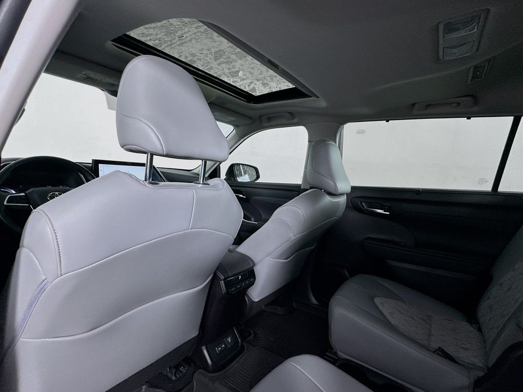 Used 2023 Toyota Highlander Hybrid SUV