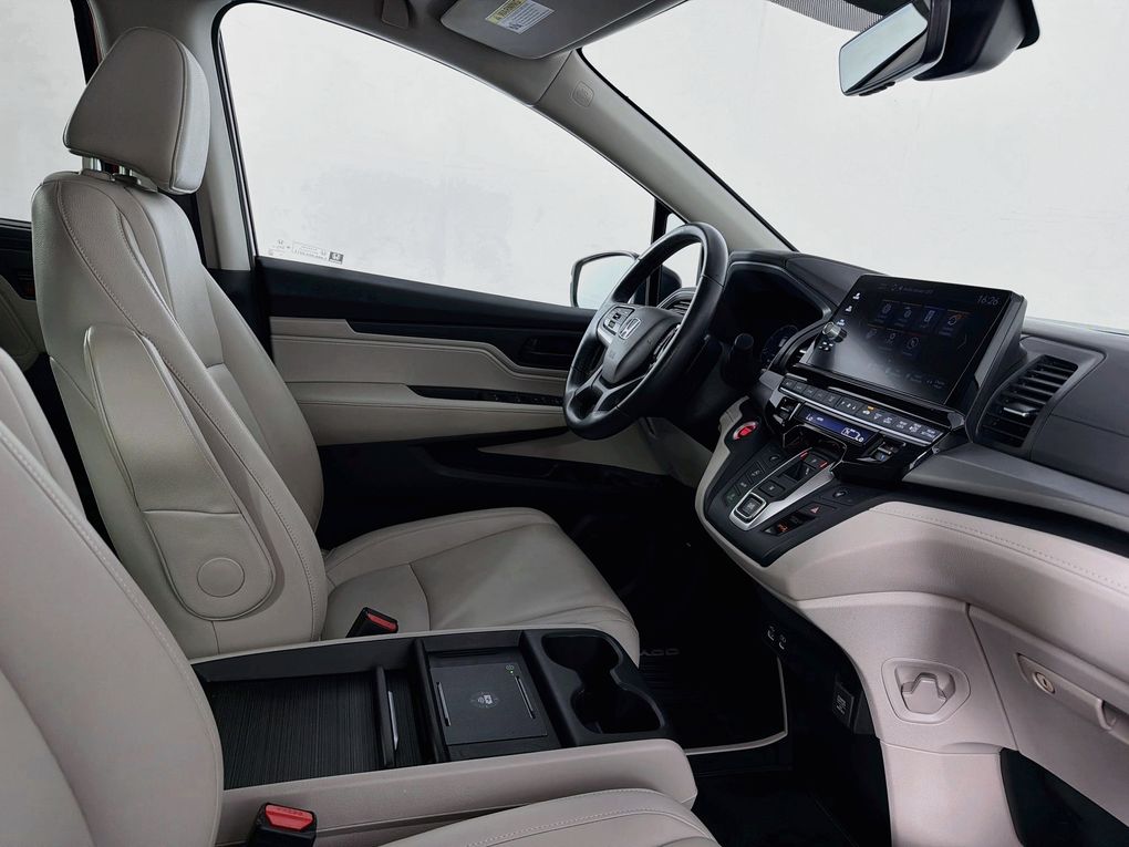 Used 2025 Honda Odyssey Van