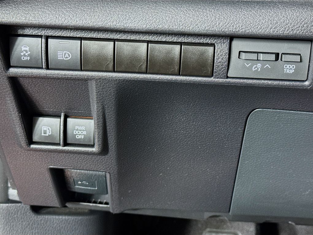 Used 2025 Toyota Sienna Van