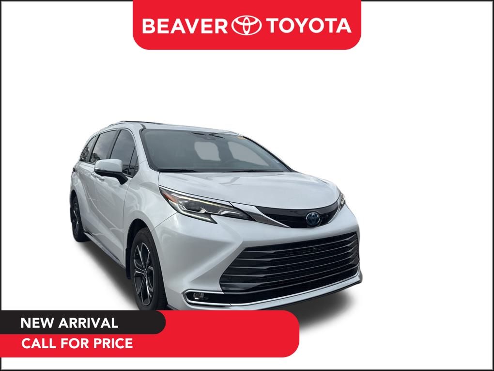 2025 Toyota Sienna Platinum's photo