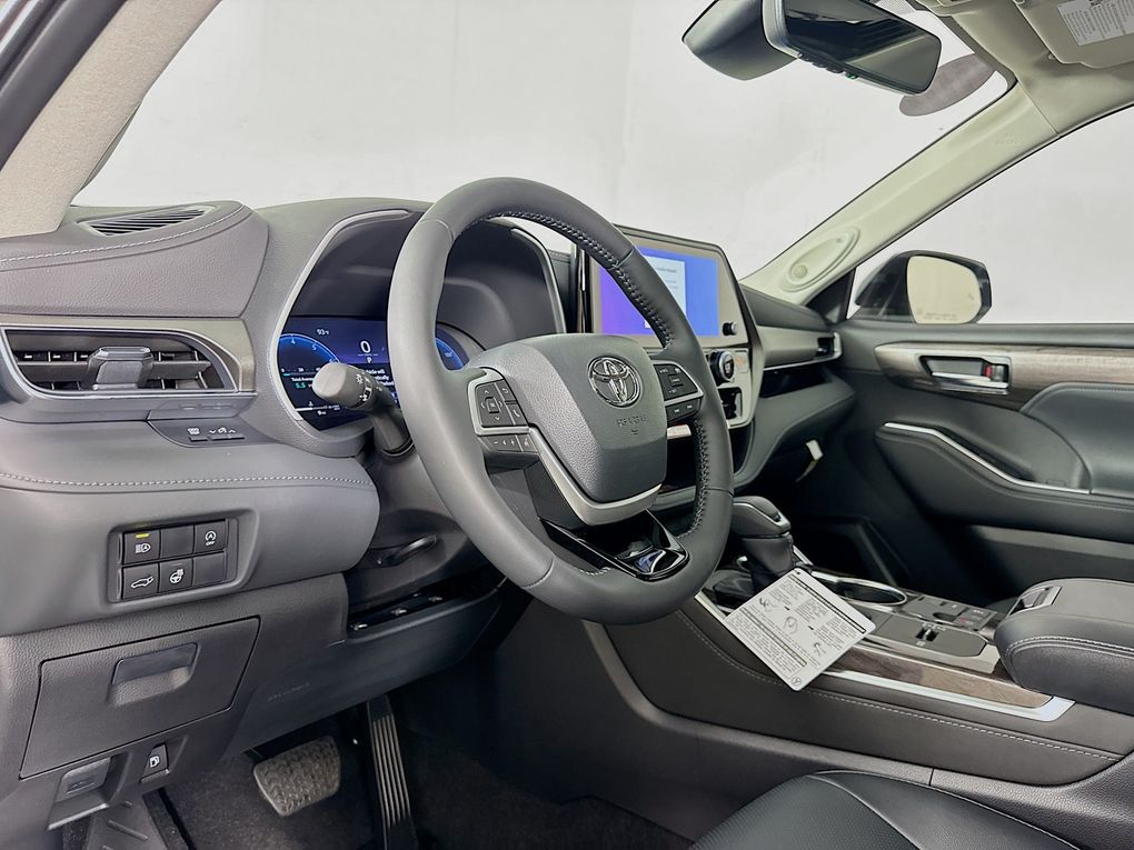 Used 2025 Toyota Highlander SUV