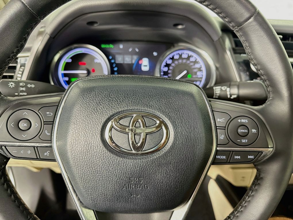 Used 2018 Toyota Camry Hybrid Sedan