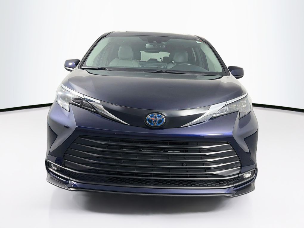 Used 2025 Toyota Sienna Van
