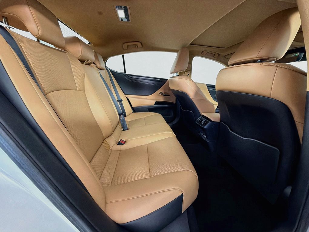 Used 2023 Lexus ES Sedan