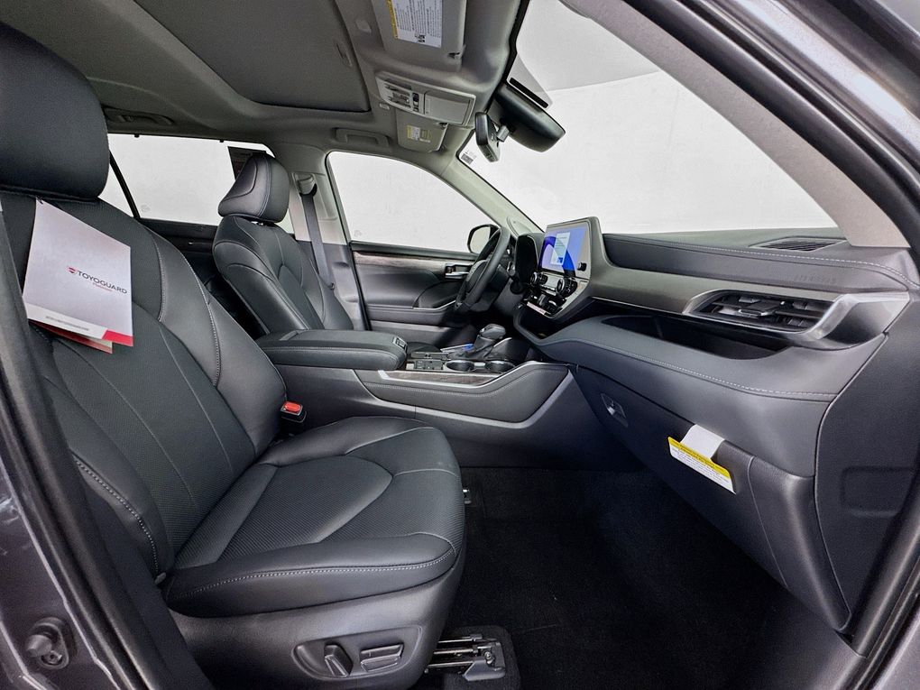 Used 2025 Toyota Highlander SUV