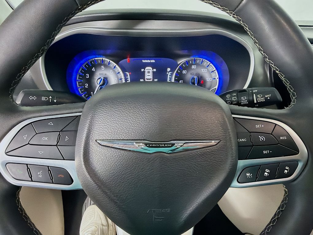 Used 2023 Chrysler Pacifica Van