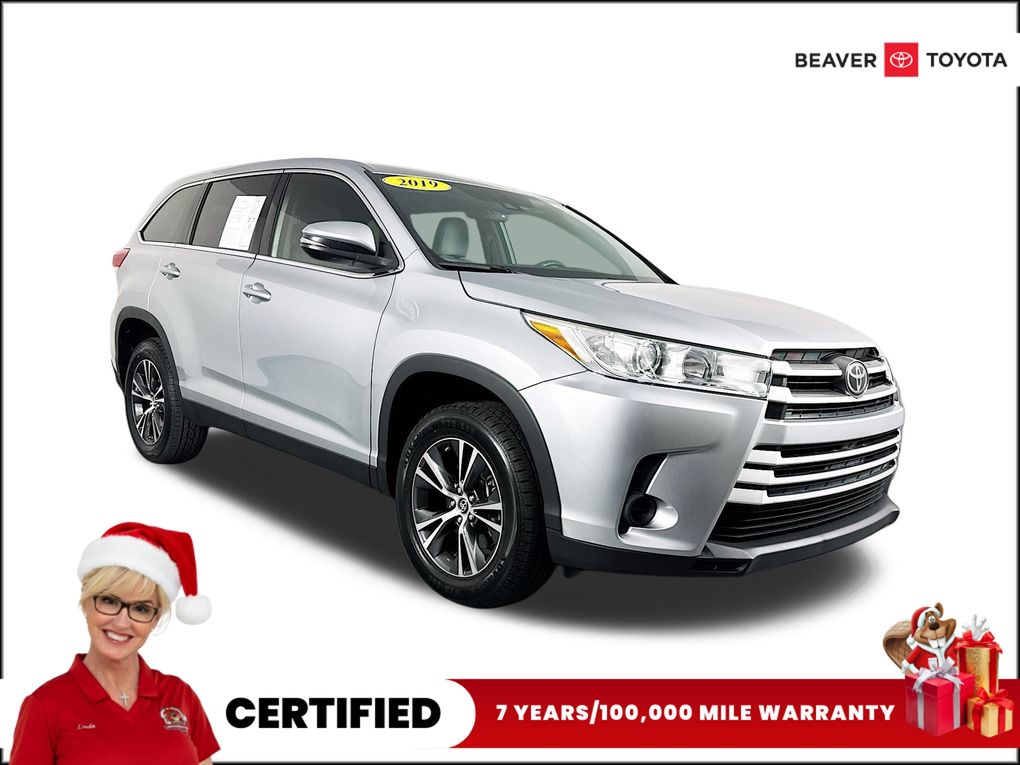2019 Toyota Highlander LE's photo