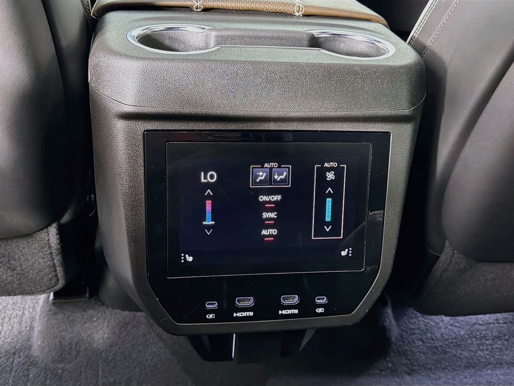 Used 2025 GMC Yukon XL SUV