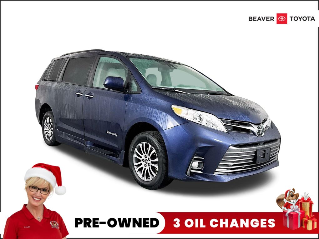 2020 Toyota Sienna XLE's photo