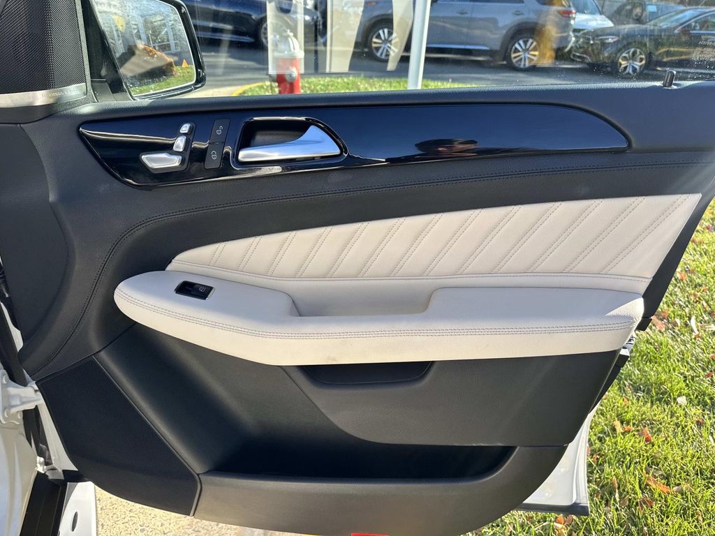 Thumbnail: 2018 Mercedes-Benz GLE - 19