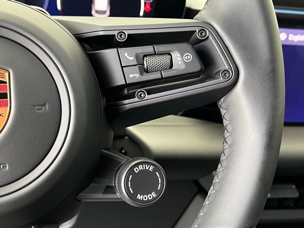 Thumbnail: 2026 Porsche Macan - 9