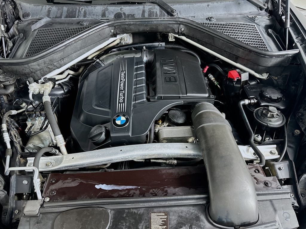 Thumbnail: 2012 BMW X5 - 30